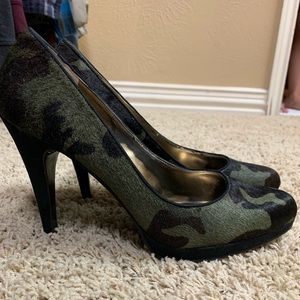Stylish camo heels!
